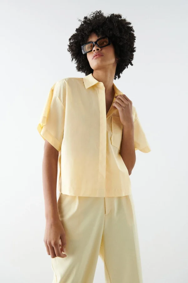 fashioniable Gina Tricot Hervin Shirt Bleached Sand 1